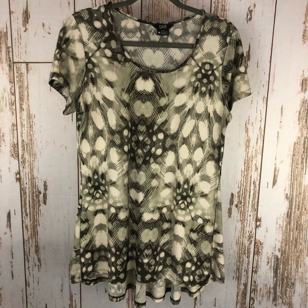 DKR Blouse, Size Large.  Cool pattern. In excellent condition!